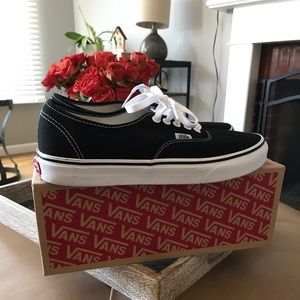 Mens Authentic Vans BLK/W Size 8